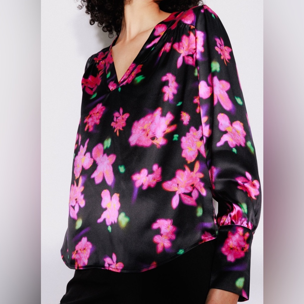 Evening Blouse “Catherine G” Blouse Floral VNeck
NWOT.  Small but relaxed fit
